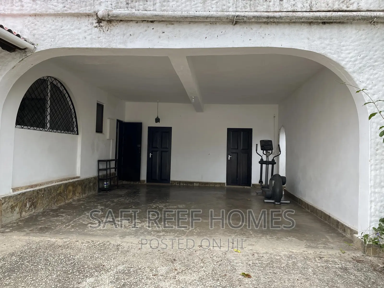 5bdrm Maisonette in Nyali for rent