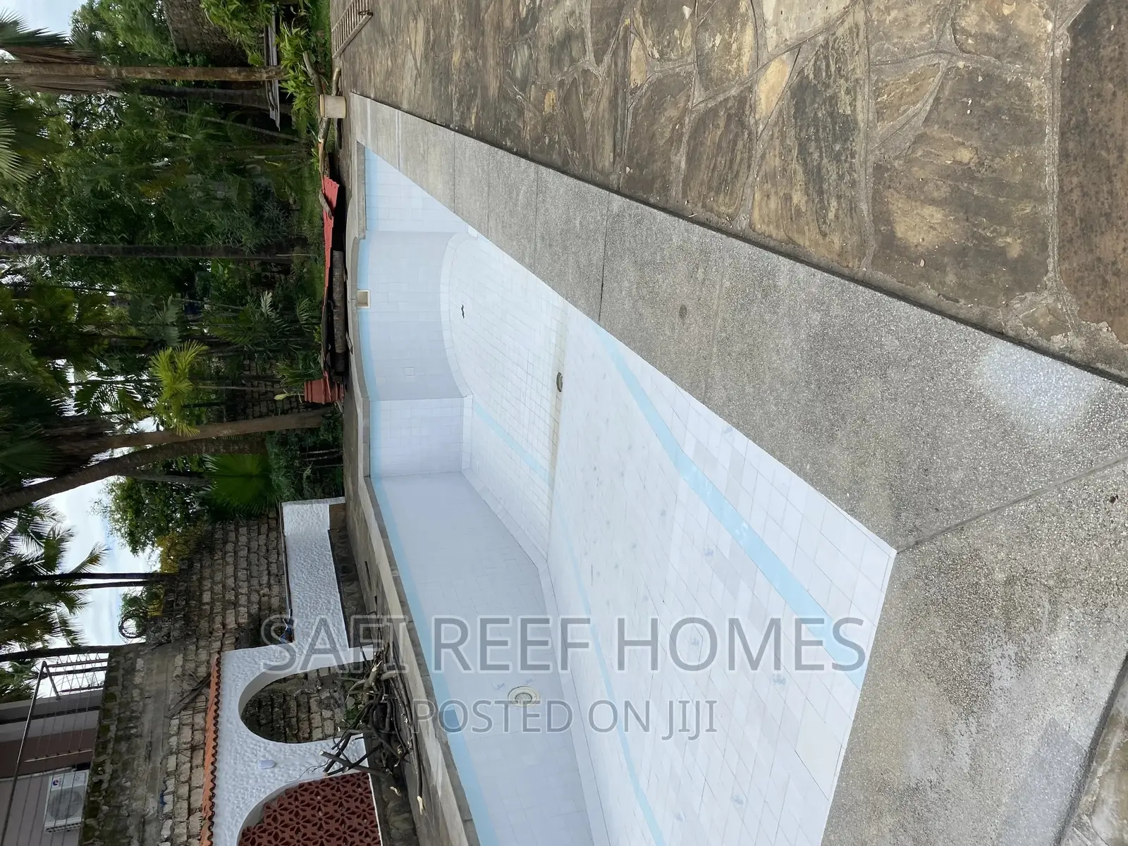 6bdrm Maisonette in Nyali for sale