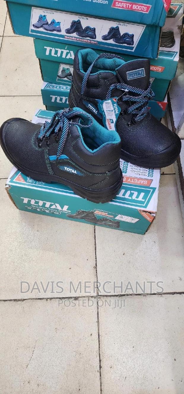 Safety Boots Size 43 Made by Total Company - main view