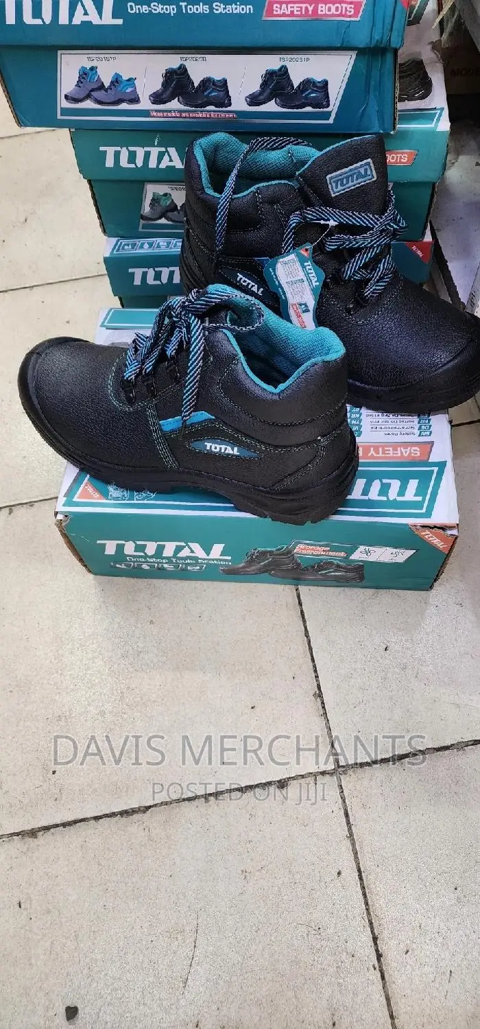 Safety Boots Size 43 Made by Total Company
