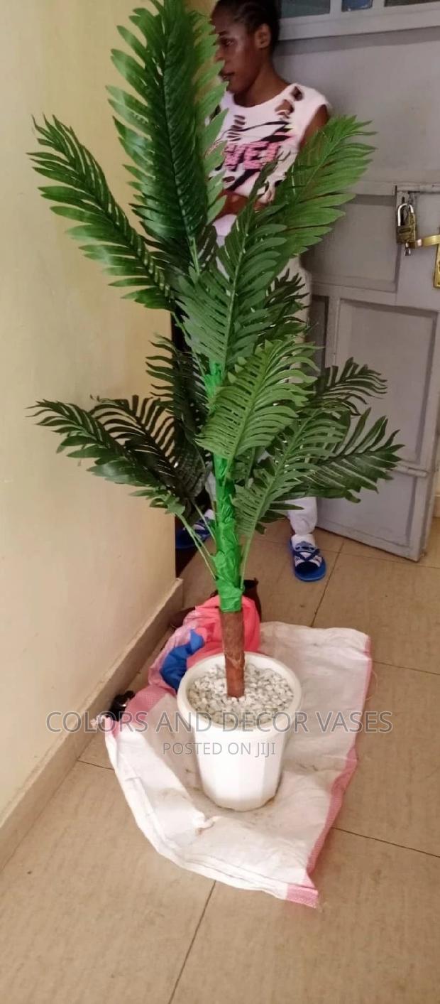 Palm Tree KSH 3000 With Vase and Pebble Stones
