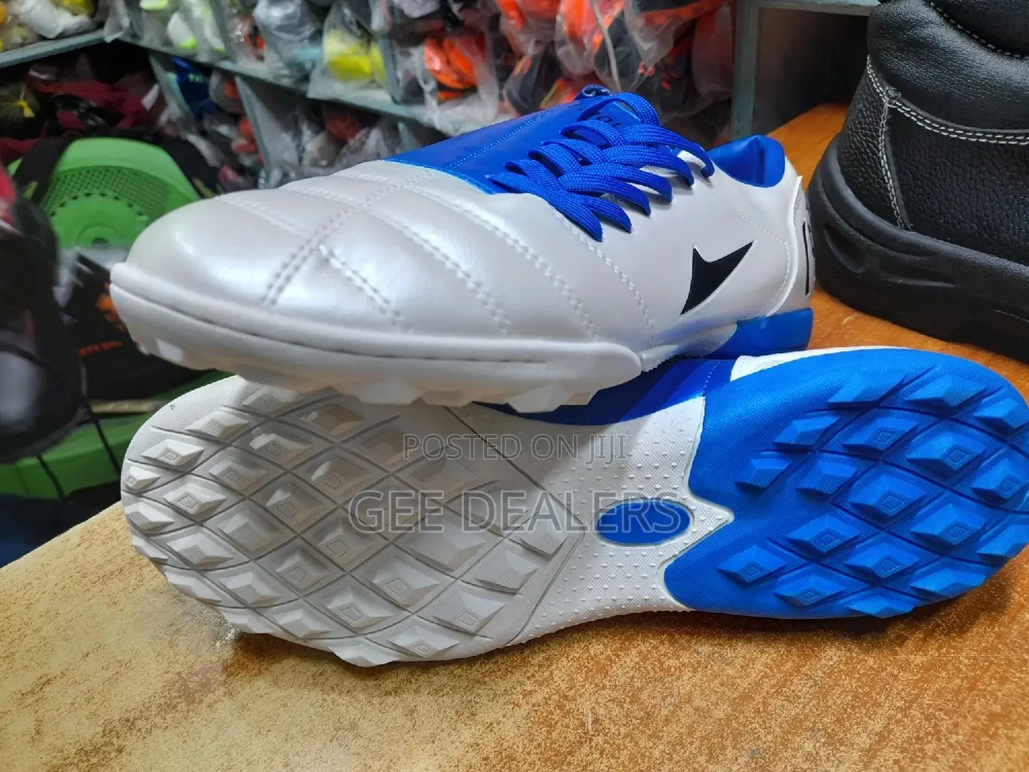 Total 90 Soccer/Football Trainer Boots (41,42,43)