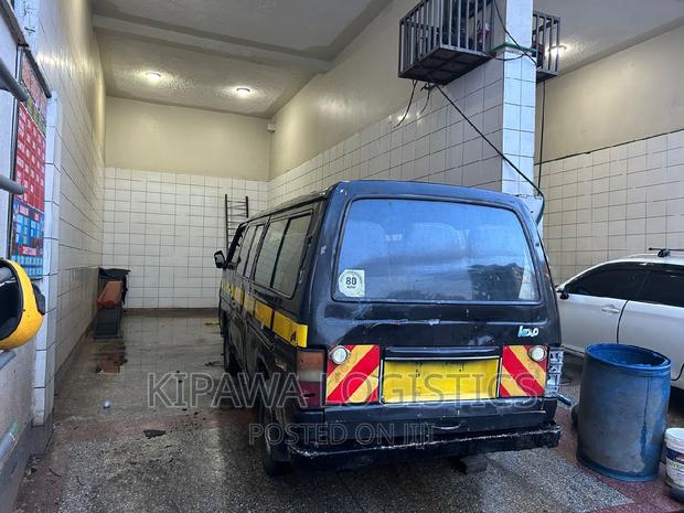 Nissan Caravan (Urvan) 1999 Blue