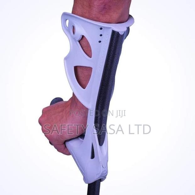 Ergonomic Crutches - thumbnail 2