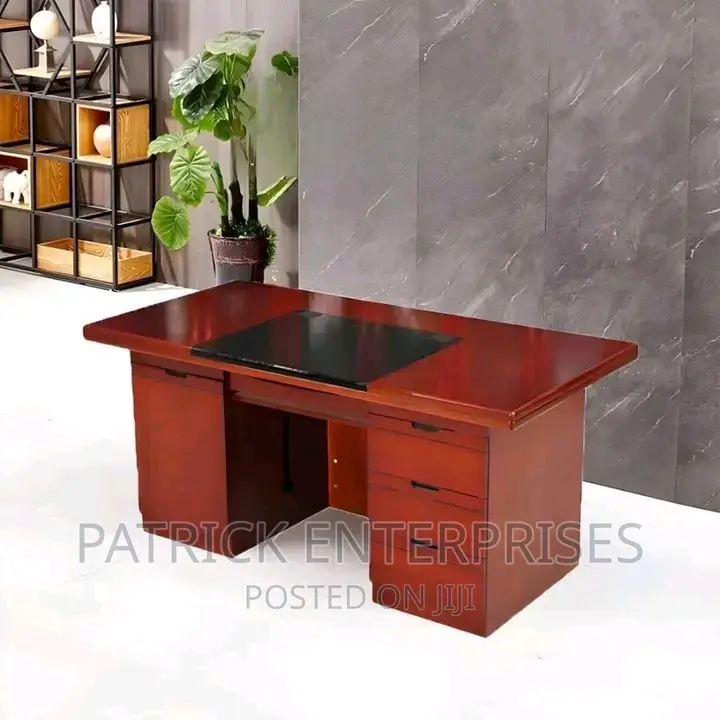 Executive Imported Office Desk 1.4 MTRS