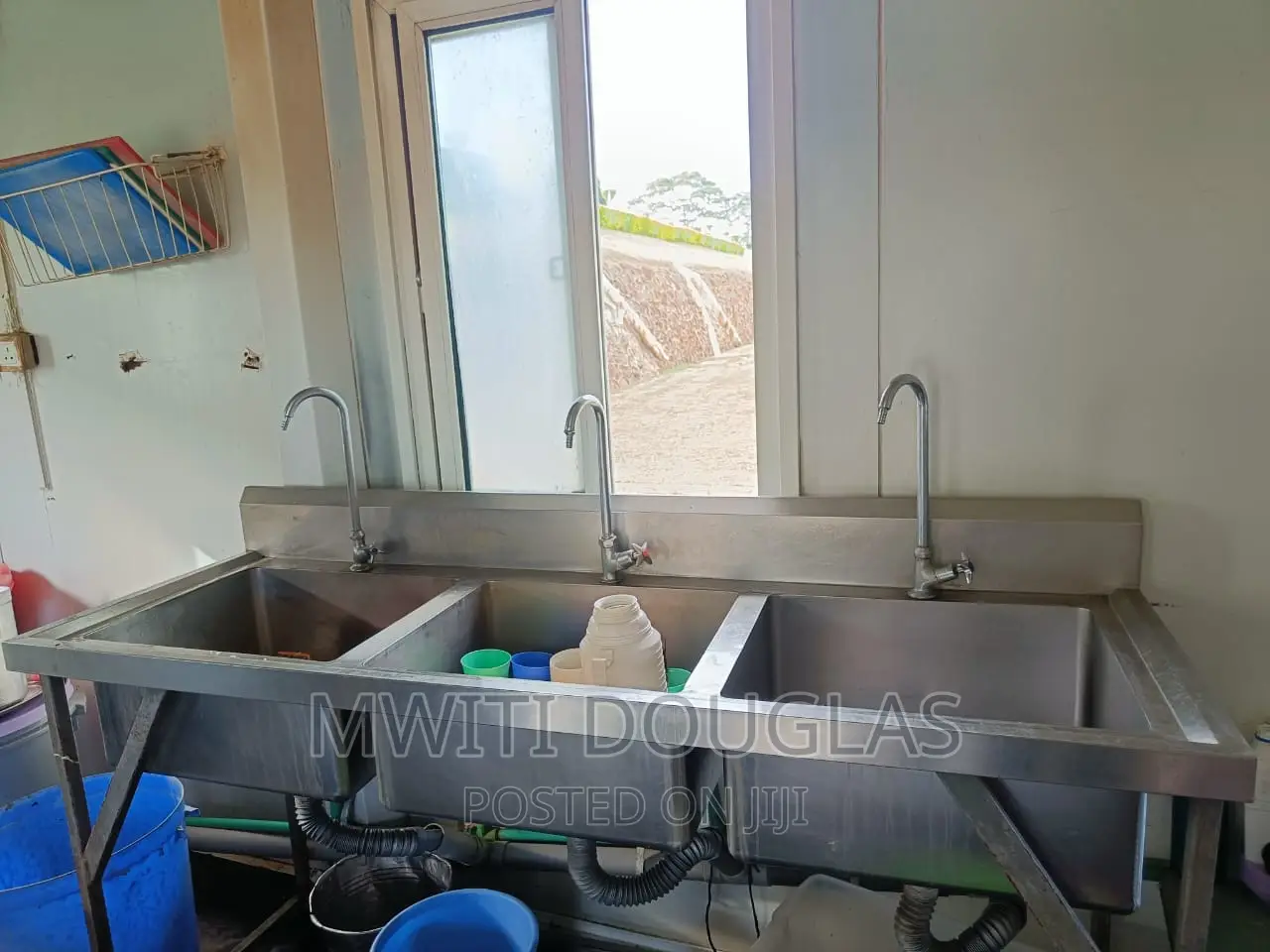 Triple Bowl Washing Sink