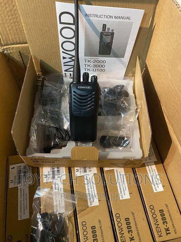 WALKIE TALKIES Kenwood Radio Call Tk 3000.