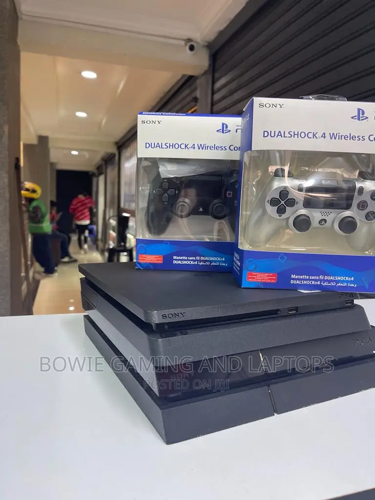 Ps4 Console Used and New Controller