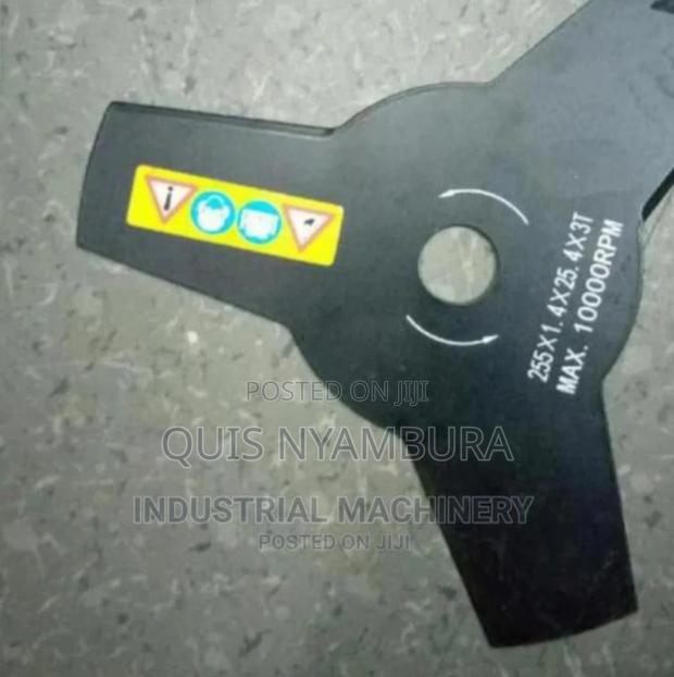 Grass Cutting Blade 3 Teeth - main view