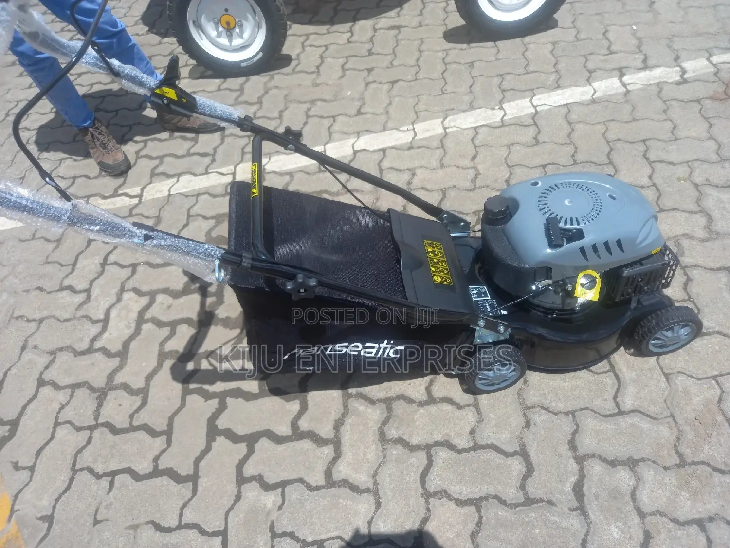 Petrol-Lawnmower Machines