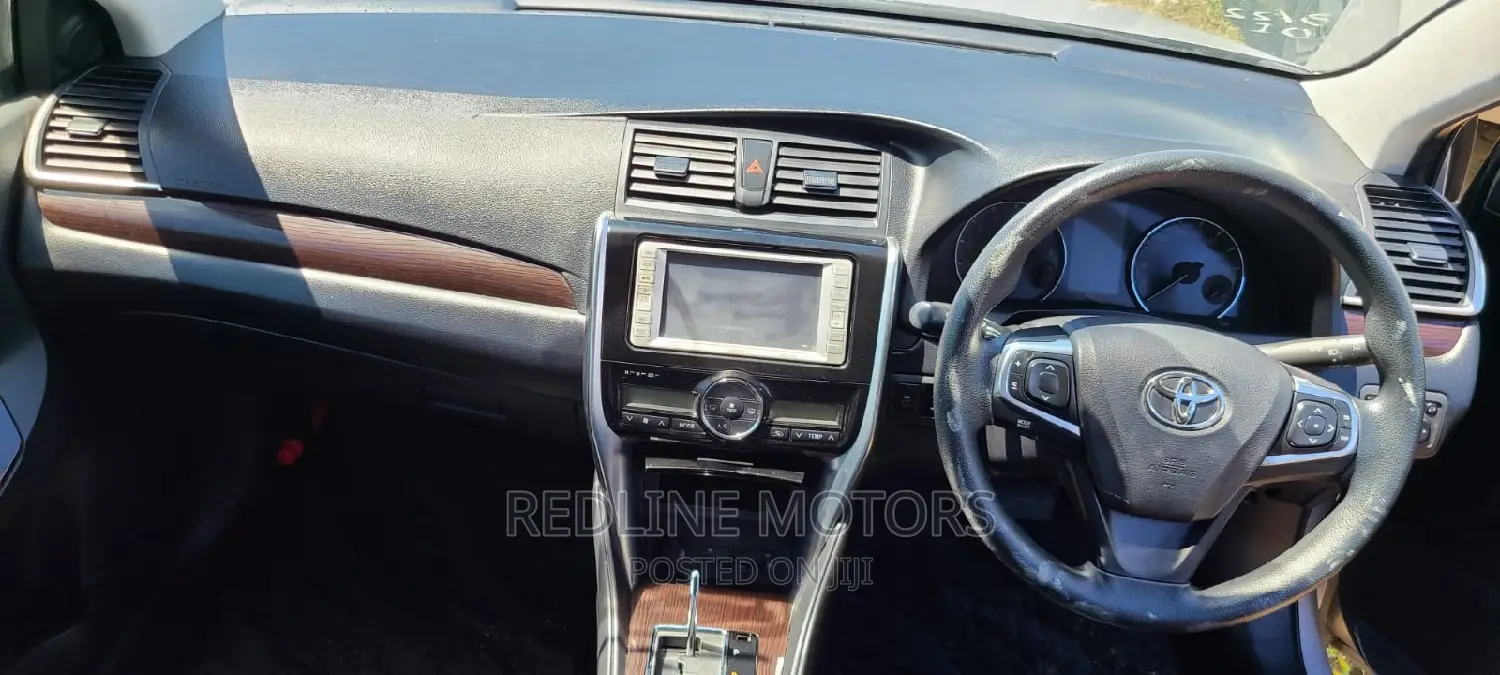Toyota Premio 2016 Silver