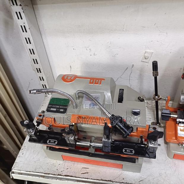 Commercial Key Cutting Machine. - main view
