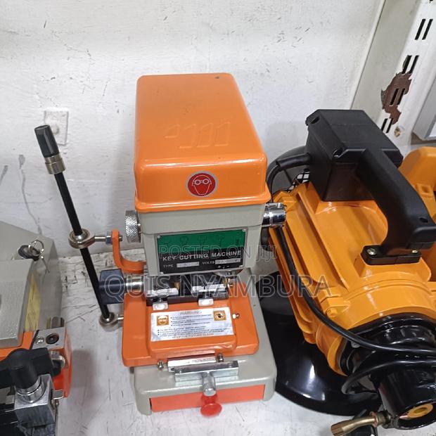 Key Cutting Machine/ Key Cutter. - main view