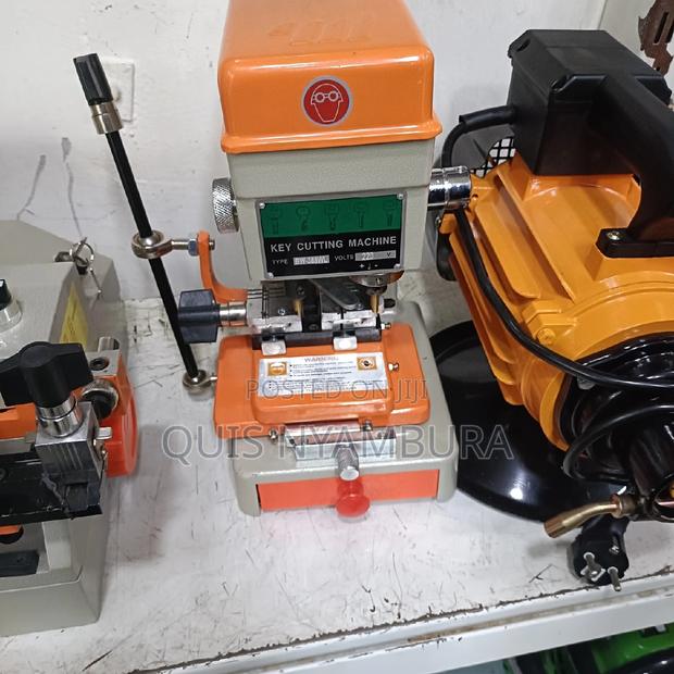 Key Cutting Machine/ Key Cutter. - thumbnail 3