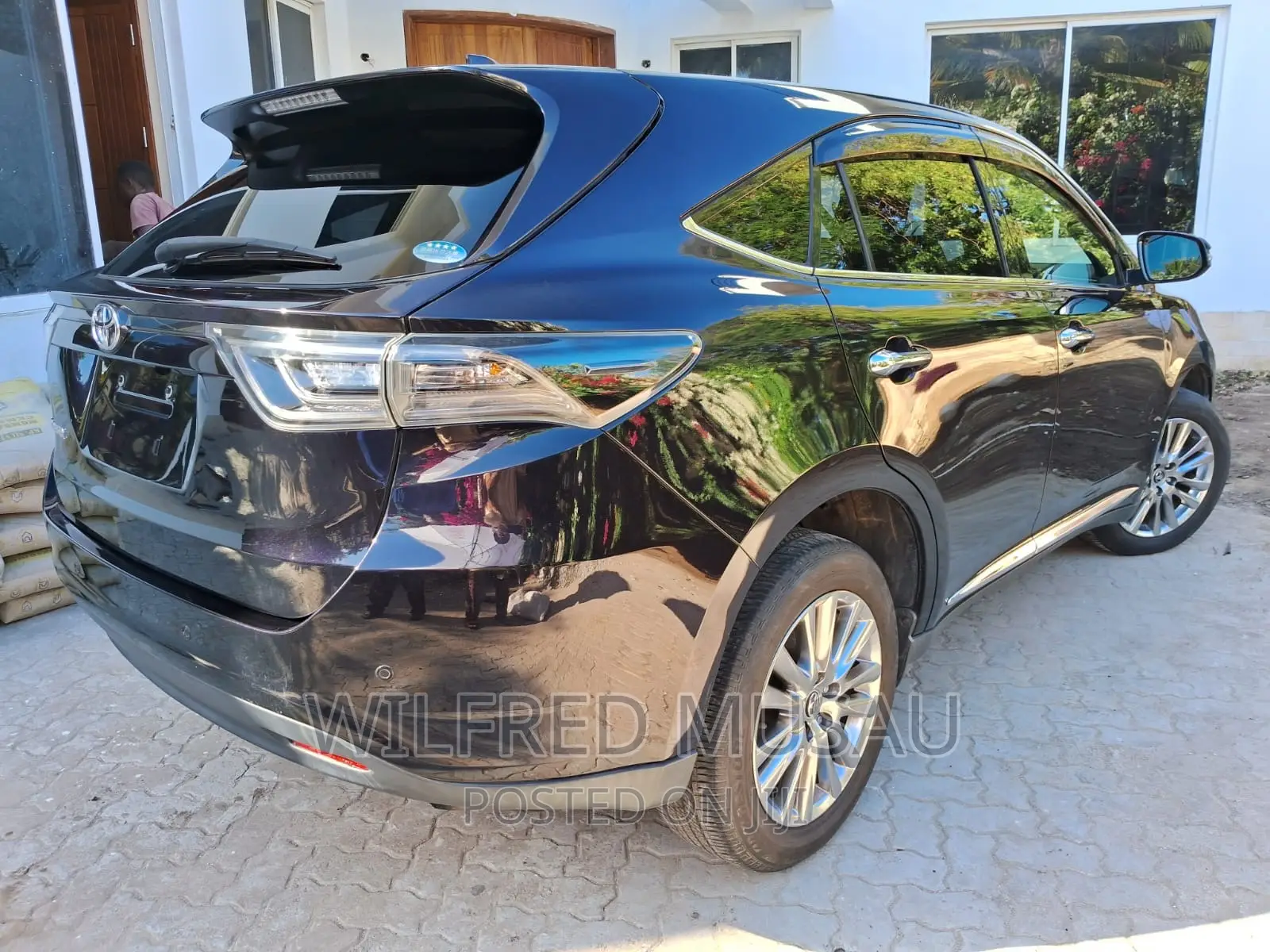 Toyota Harrier 2.0 2016 Black