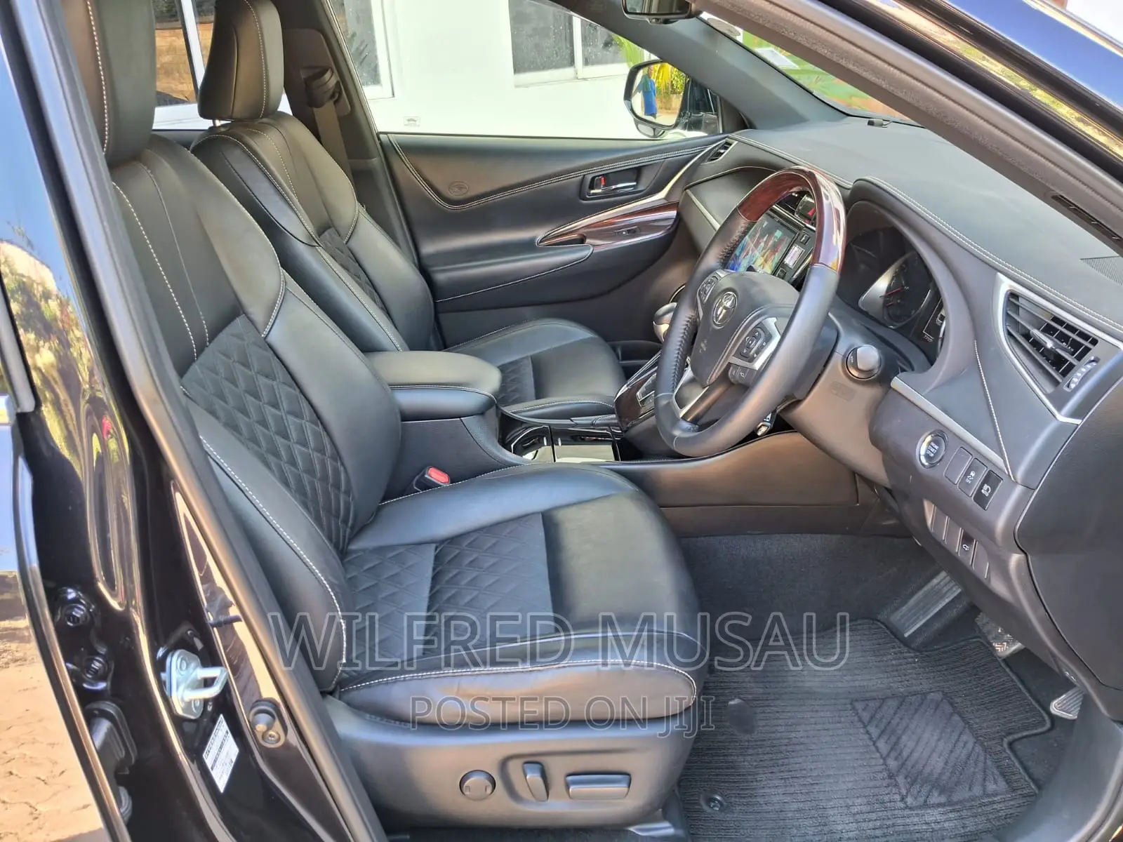 Toyota Harrier 2.0 2016 Black