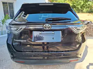 Toyota Harrier 2.0 2016 Black