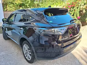 Toyota Harrier 2.0 2016 Black