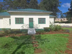 4bdrm Townhouse / Terrace in State House Road for rent