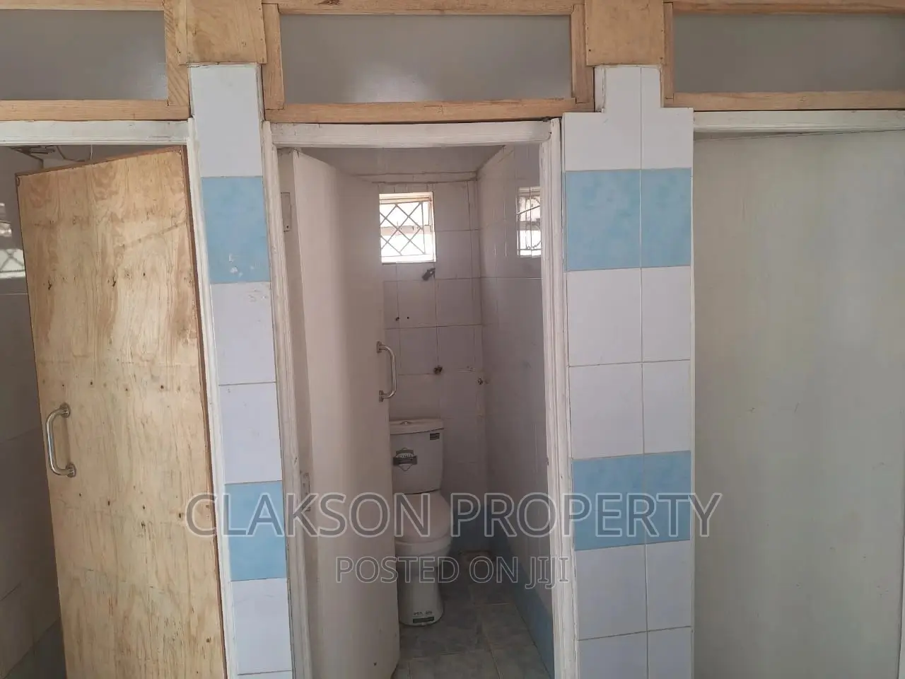 4bdrm Townhouse / Terrace in State House Road for rent