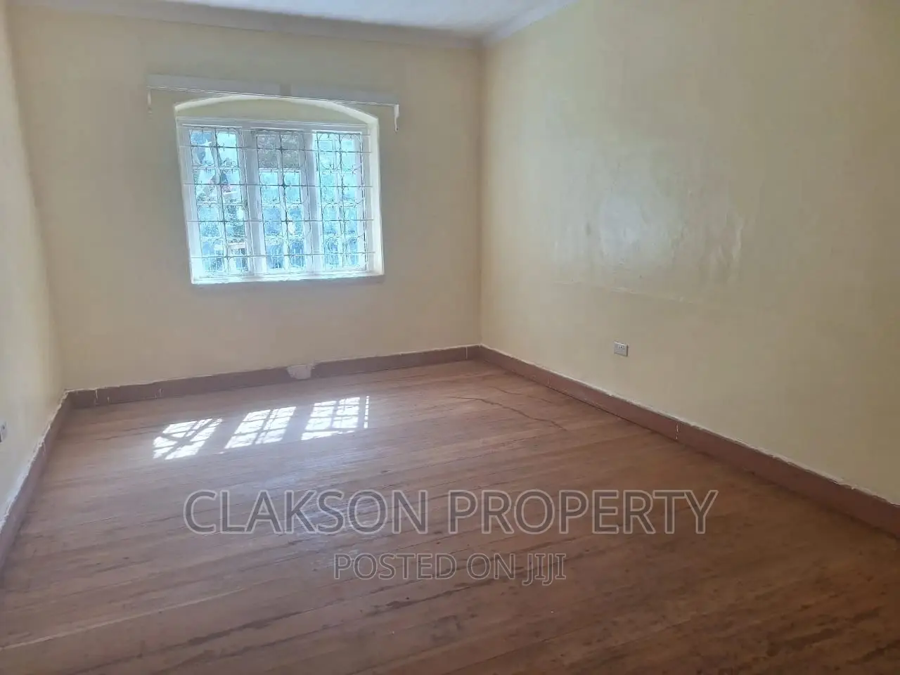 4bdrm Townhouse / Terrace in State House Road for rent
