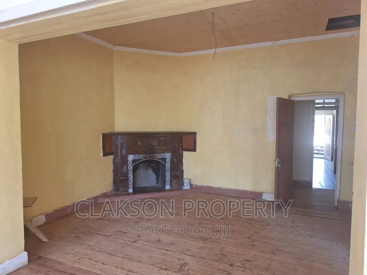 4bdrm Townhouse / Terrace in State House Road for rent