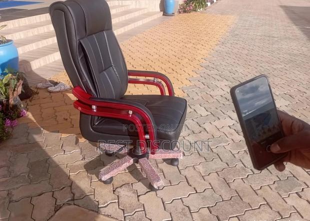 Executive Office Chair - main view