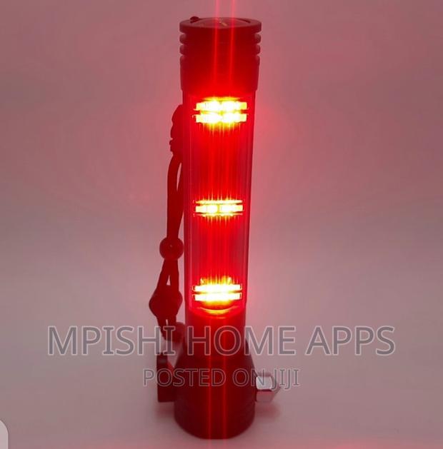 Multi-function Solar LED Flashlight - thumbnail 4