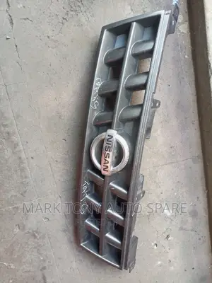 Nissan Extrail Grill 2008