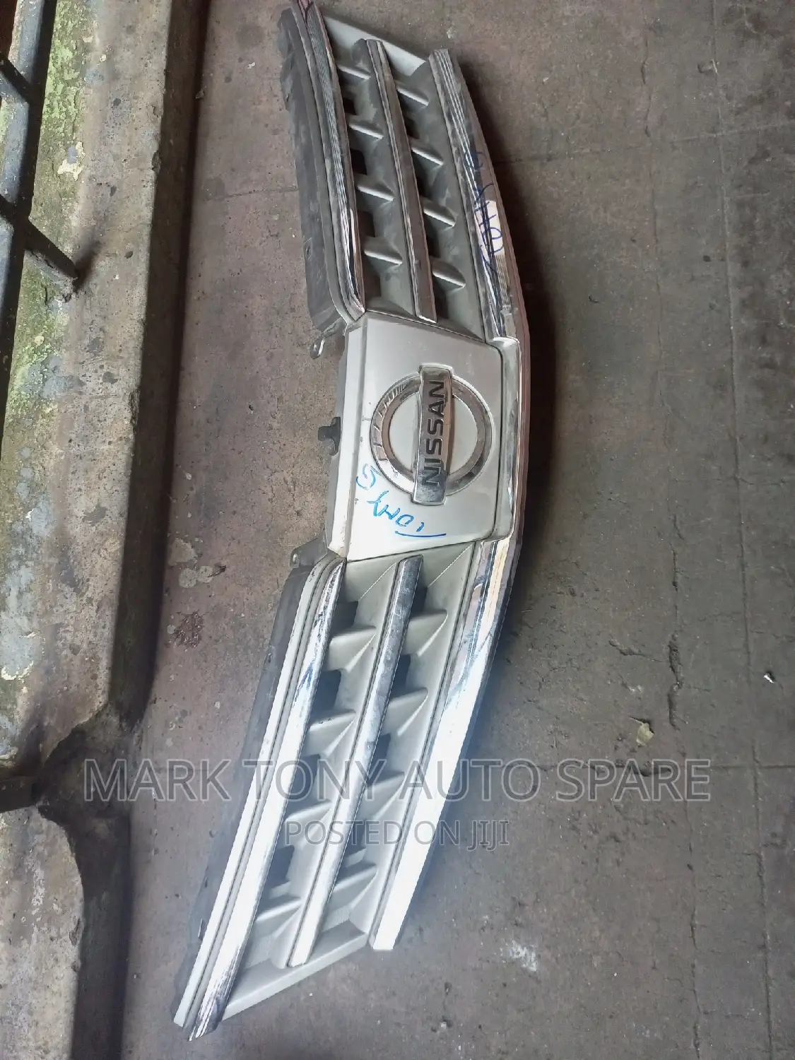 Tiida 2010 Grill