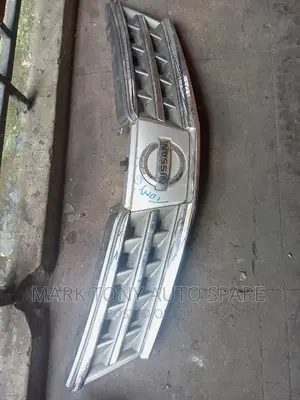 Tiida 2010 Grill