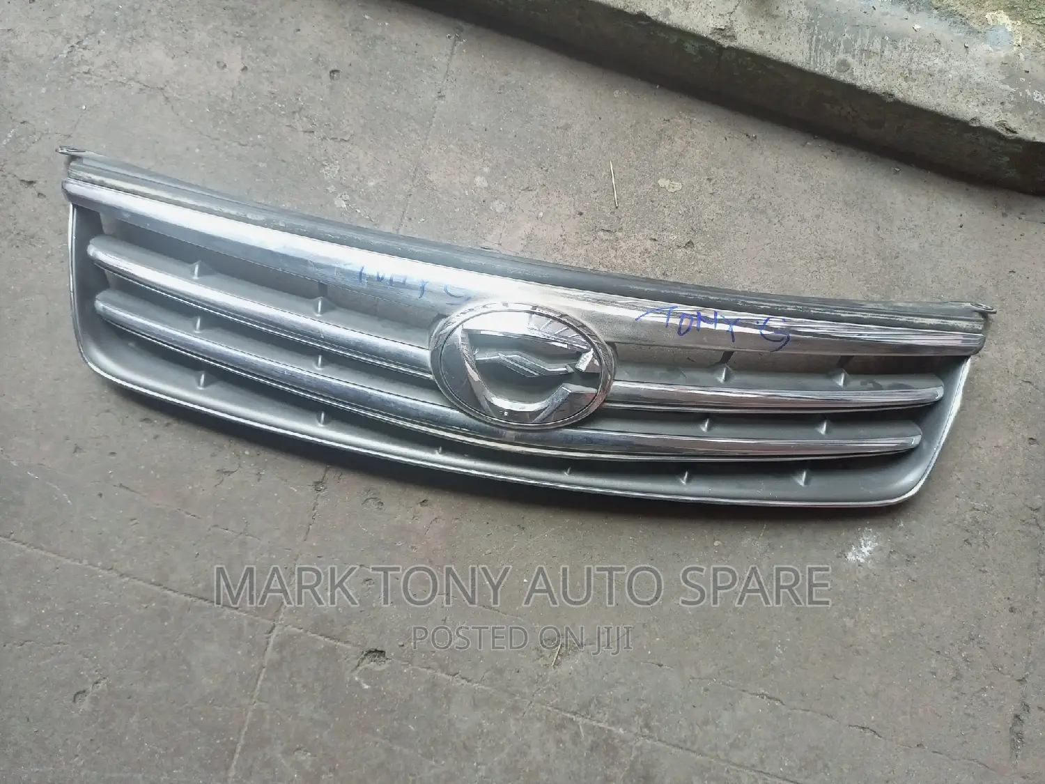 Toyota Axio Grill 2010