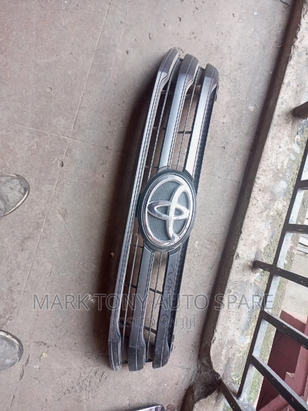Hilux Vigo 2012 Grill