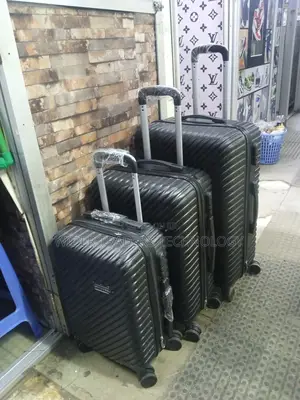 3 in 1 Luxurious Fibre Suitcase
Zipper Closure