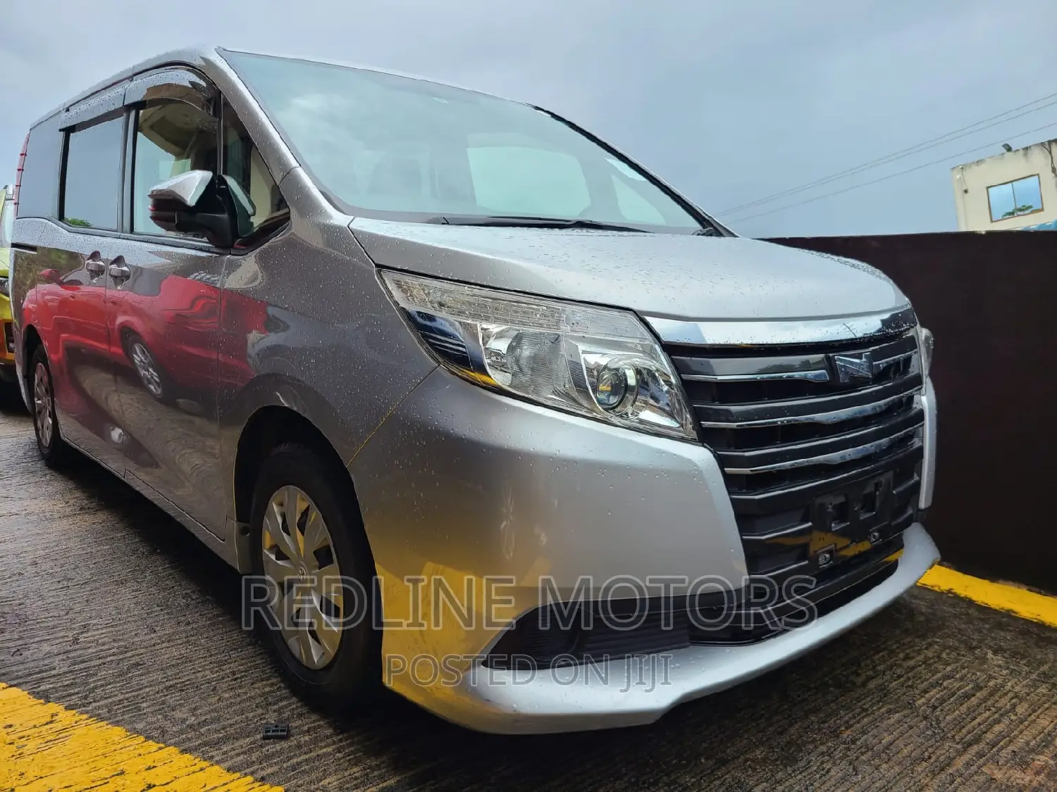 Toyota Noah 2017 Silver