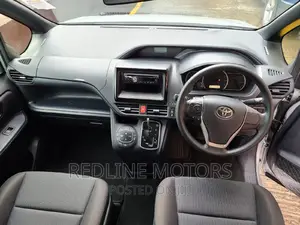 Toyota Noah 2017 Silver