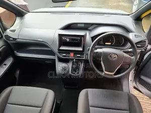 Toyota Noah 2017 Silver