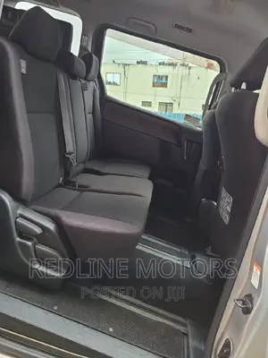 Toyota Noah 2017 Silver