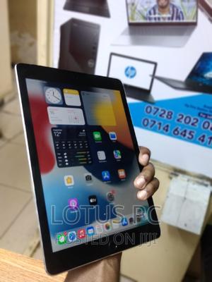 Apple iPad Air 2 64 GB Gray - main view