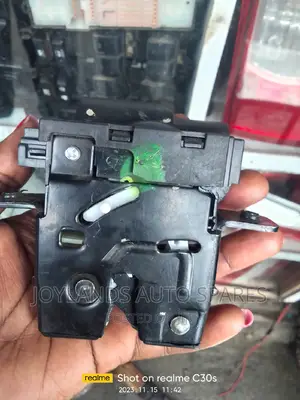 Nissan Dualis Boot Lock.