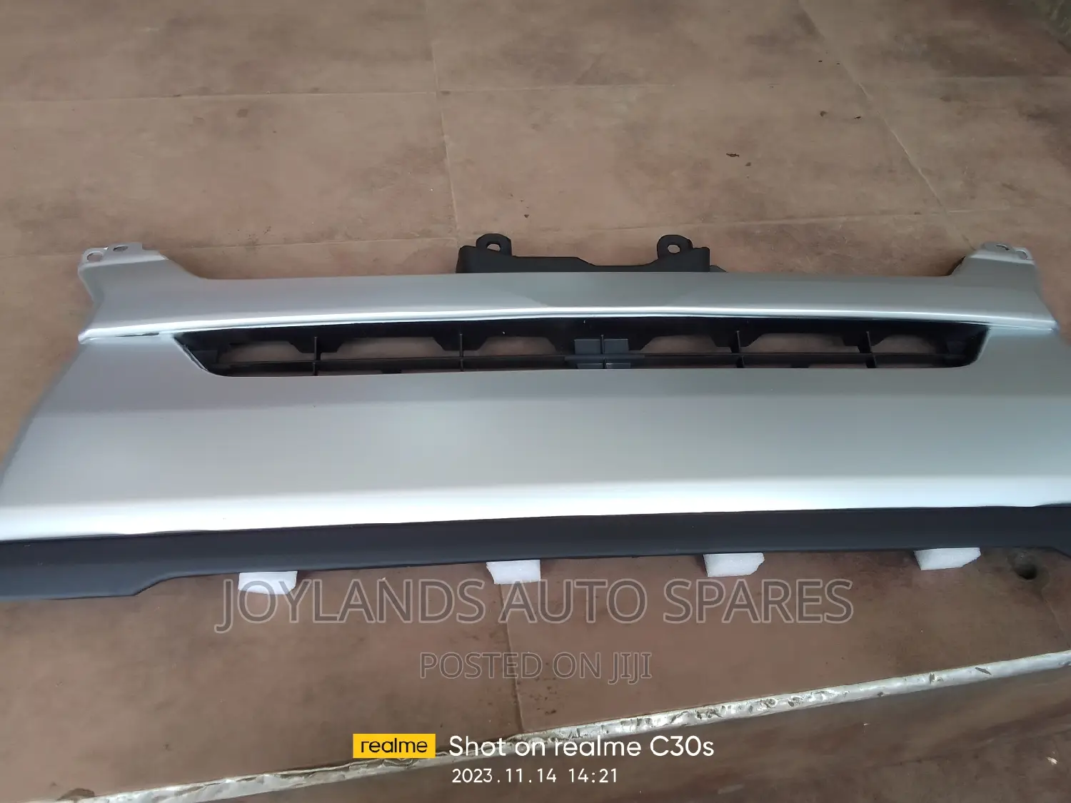 Toyota Hiace 7l/9l Front Grille (Silver)