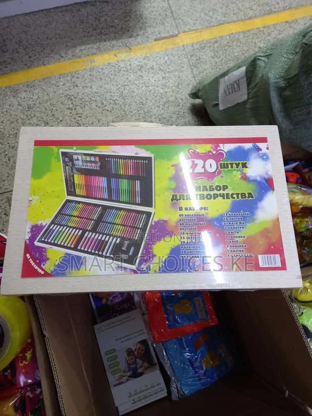220 Piece Artset