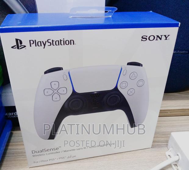 White Controller Ps 5 - main view