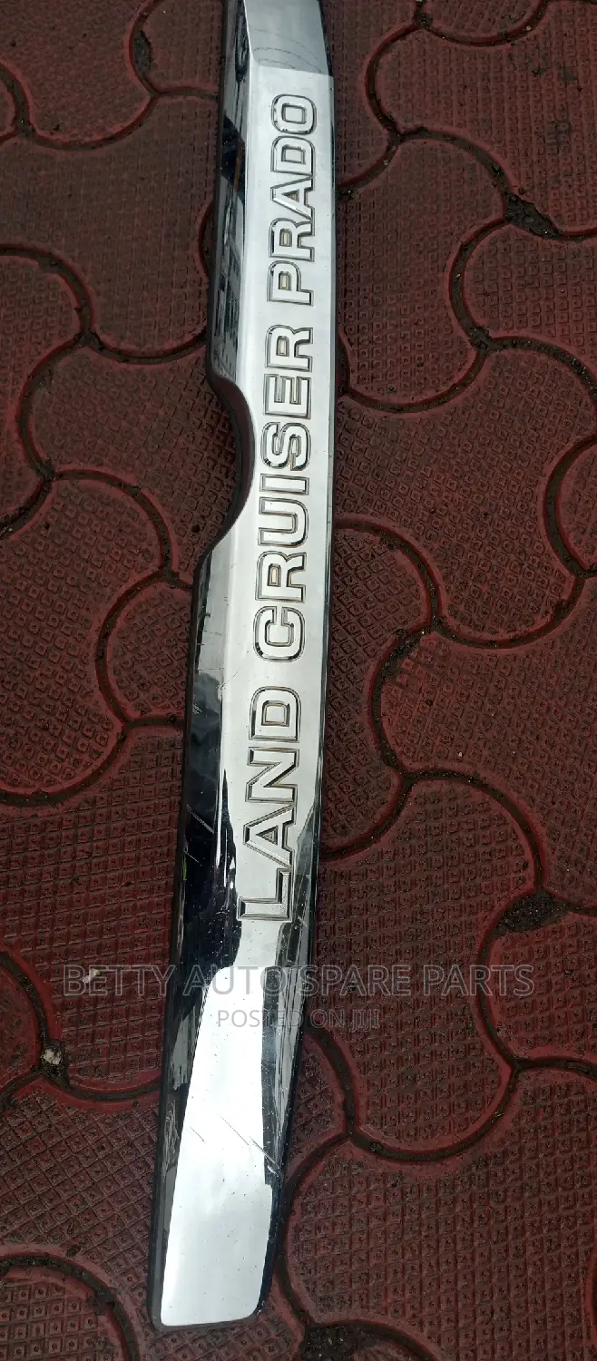 Toyota Land Cruiser Grill