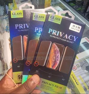 iPhone 15 Pro Privacy Screen Protector - thumbnail 2