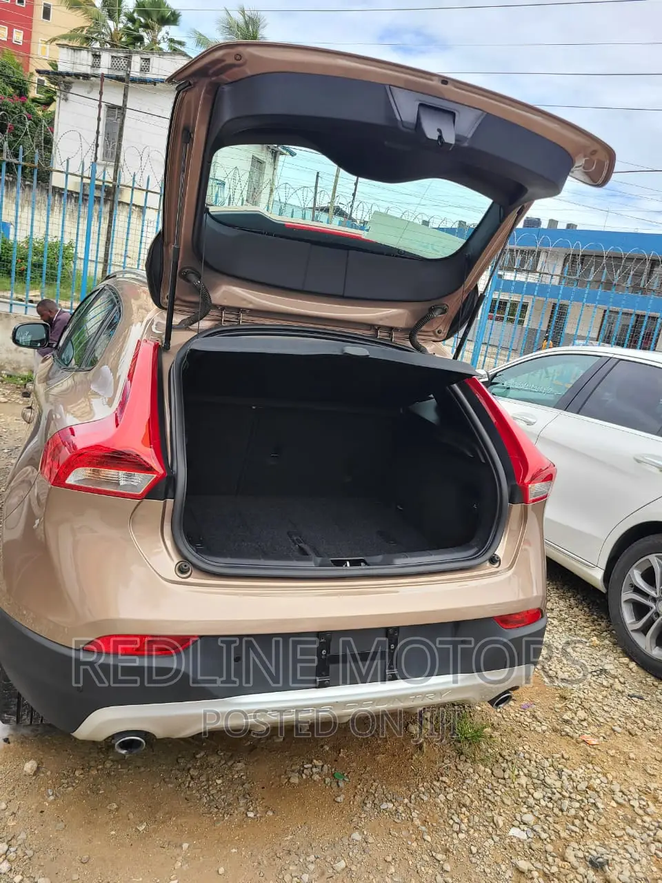 Volvo V40 2017 Gold