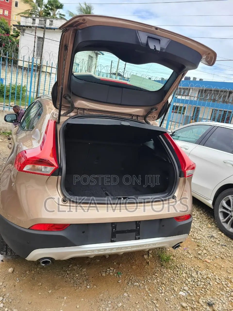 Volvo V40 2017 Gold