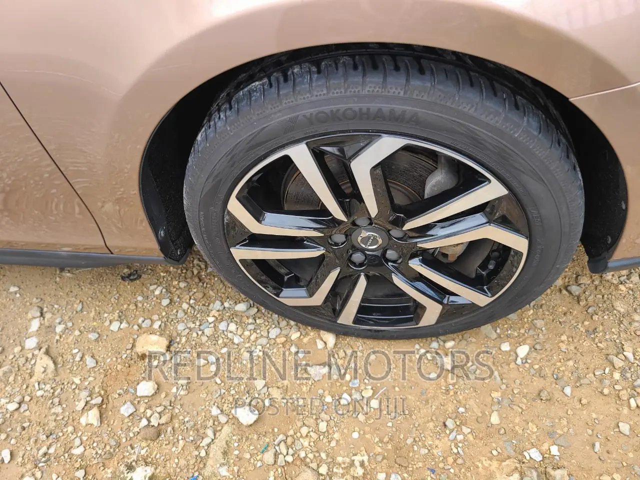 Volvo V40 2017 Gold