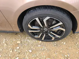 Volvo V40 2017 Gold