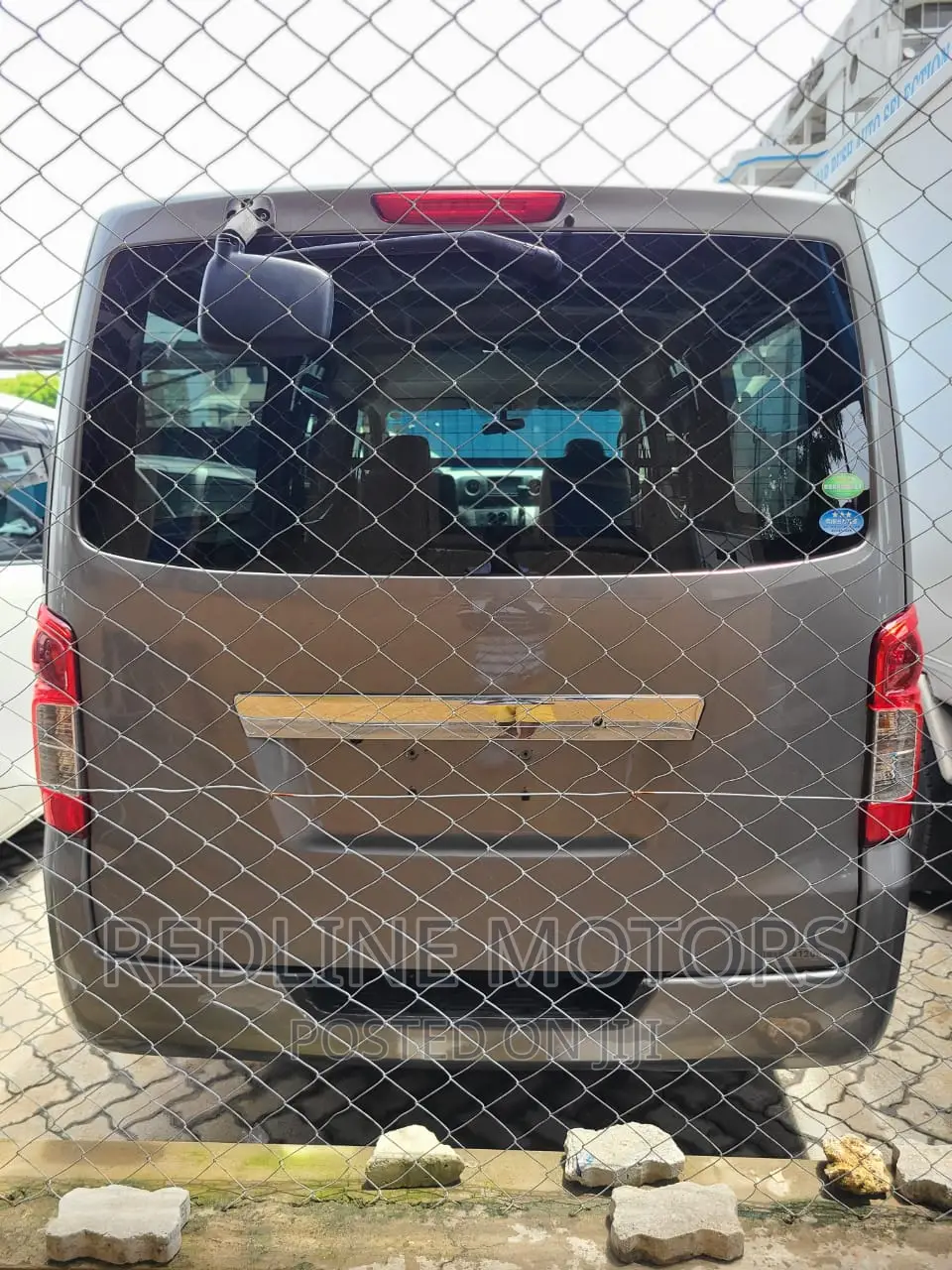 Nissan NV3500 2016 Silver